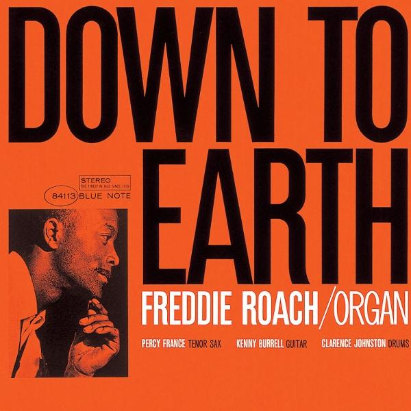 Albumcover mit schwarzem Text 'DOWN TO EARTH' und Freddie Roach. Oranger Hintergrund. Bandmitglieder aufgelistet.