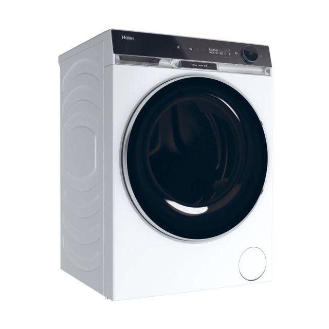 Weiße Haier Waschmaschine mit schwarzer Tür und Bedienfeld. Merkmale: runde Tür und kleiner runder Knopf.