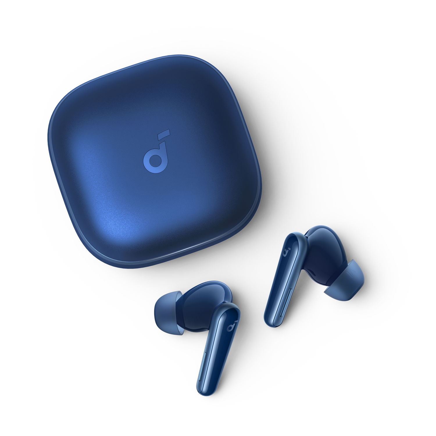 Blauwe oortelefoons en oplaadcase op wit. Case is gesloten, oortelefoons zijn los.