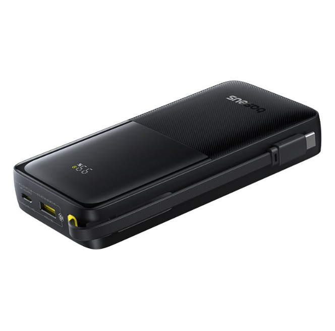 Pil yüzdesini gösteren dijital ekranlı siyah bir Baseus powerbank.