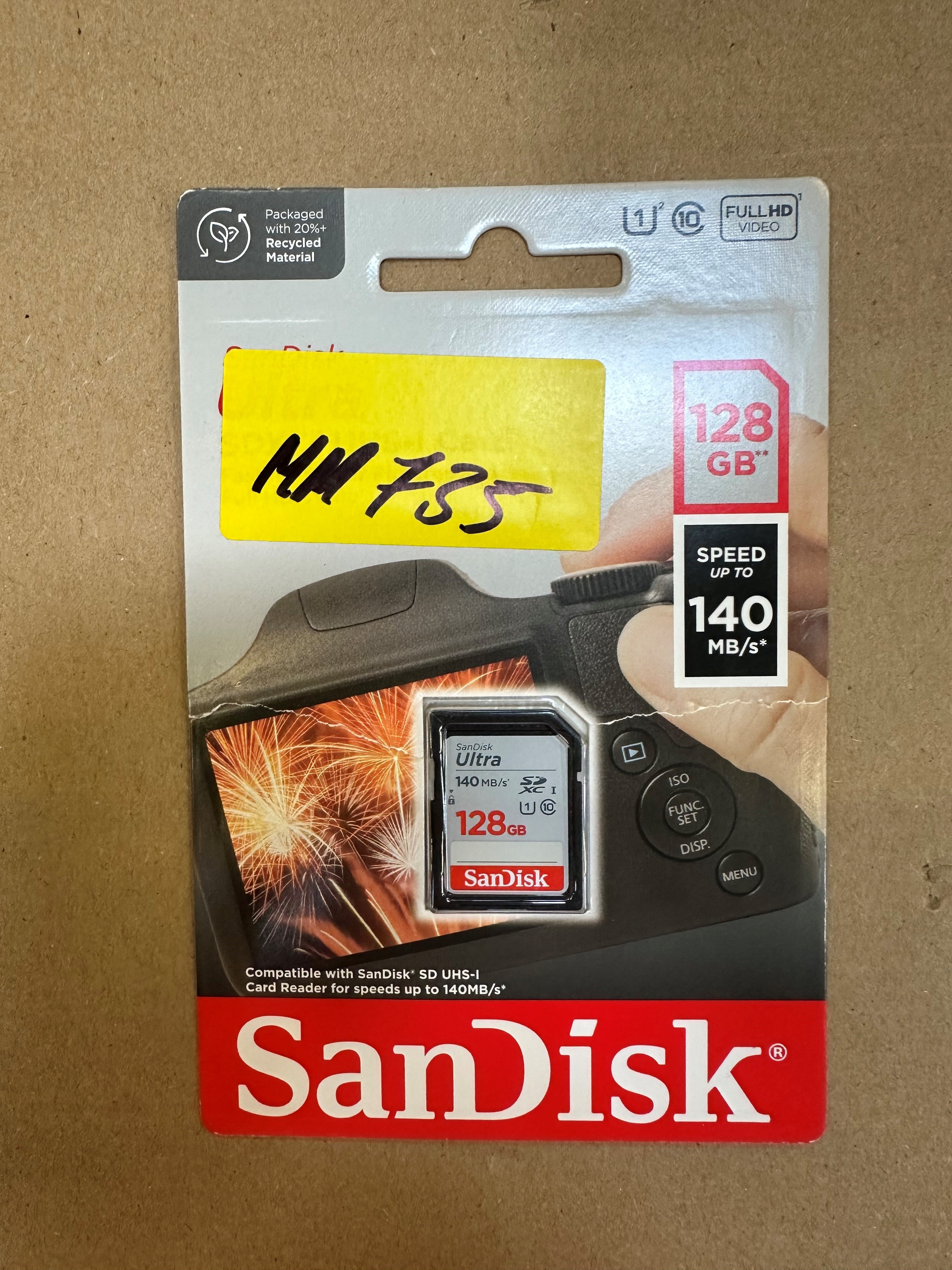 Karta SD UHS-I w opakowaniu, z żółtą naklejką 'NN 783'. 128GB, do 140 MB/s.