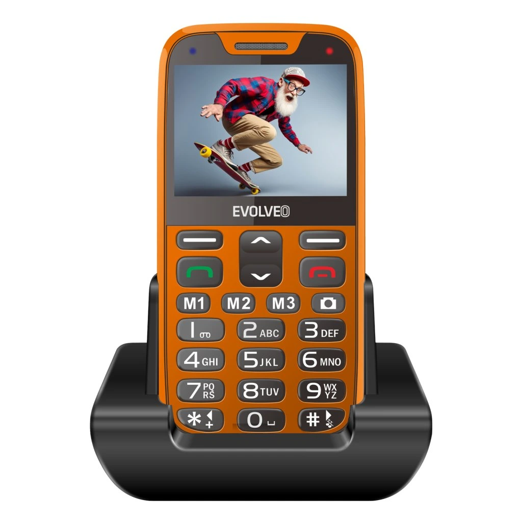 Narancssárga telefon fekete állványban, gördeszkás férfival.