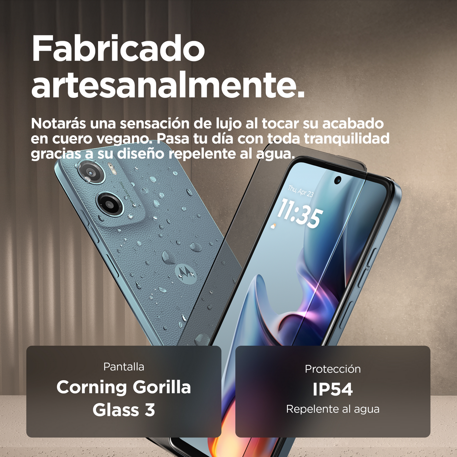 Primer plano de un teléfono turquesa, texto sobre Corning Gorilla Glass 3 y protección IP54. El fondo muestra el teléfono.