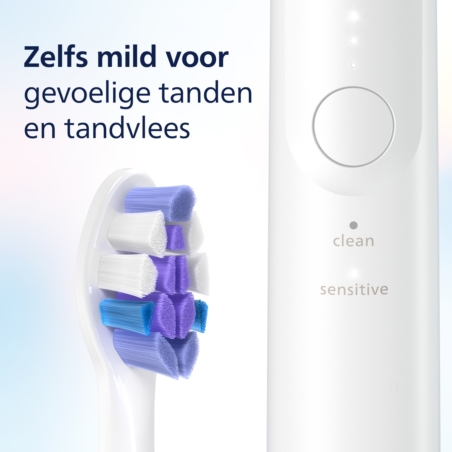 Close-up van tandenborstelkop met gekleurde borstelharen, tekst: Zachte reiniging voor gevoelige tanden en tandvlees.