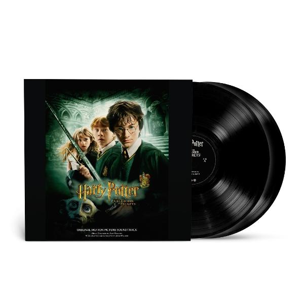 Harry Potter és a Titkok Kamarája filmzene bakelit. A borítón Harry, Ron és Hermione látható. Két fekete bakelit lemez látható.