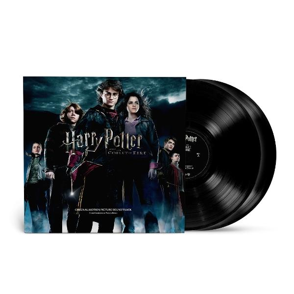 A Harry Potter és a Tűz Serlege filmzenealbum borítója, két fekete bakelitlemezzel jobbra.