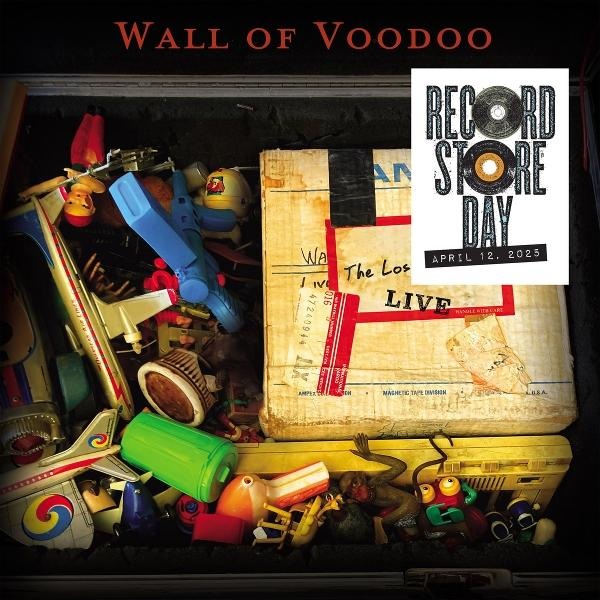 Egy rendetlen doboz játékokkal, egy Record Store Day poszter és a "WALL OF VOODOO" felirat.