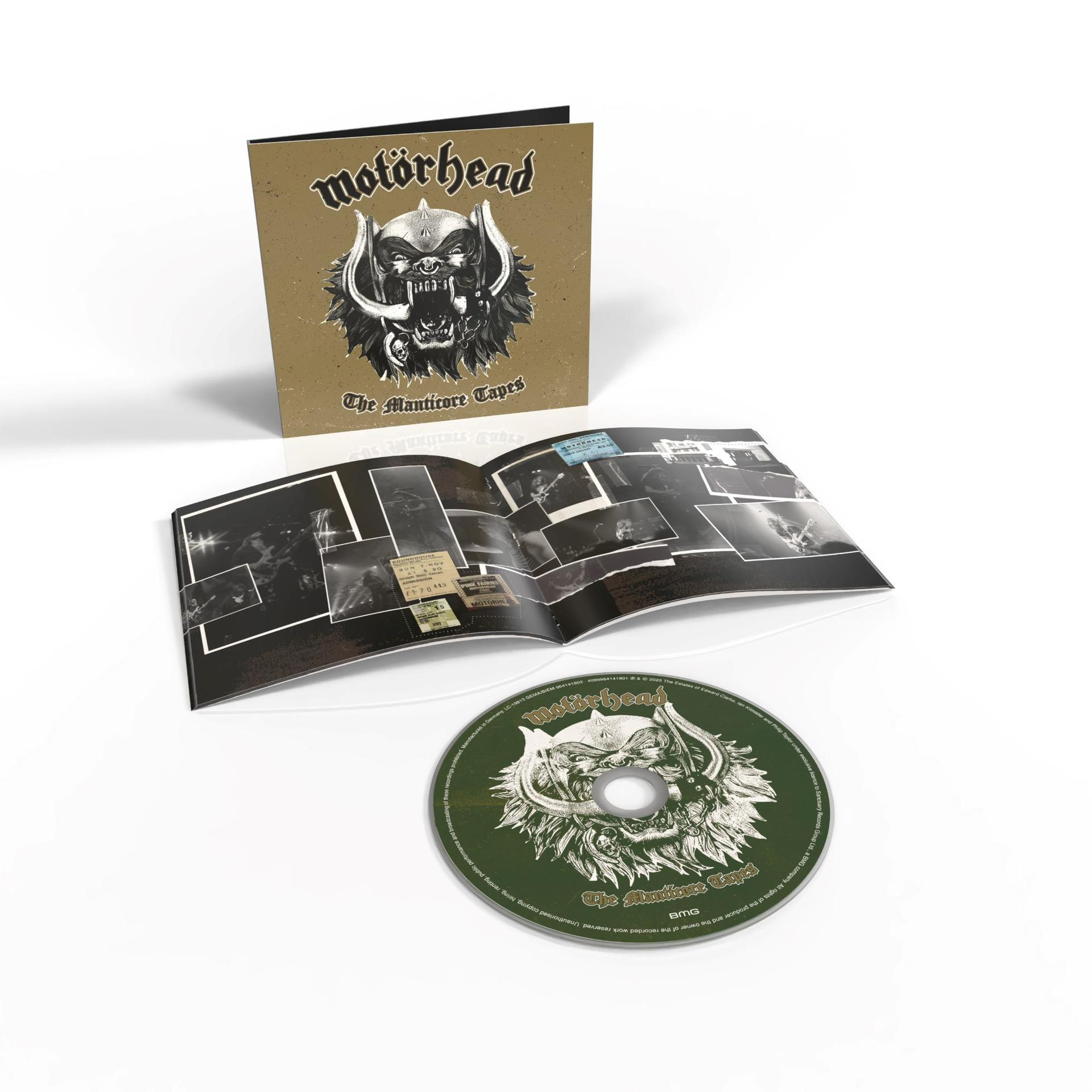 Een Motörhead-albumset. Beschikt over een open boekje met foto's, een cd en de albumhoes met het logo van de band.