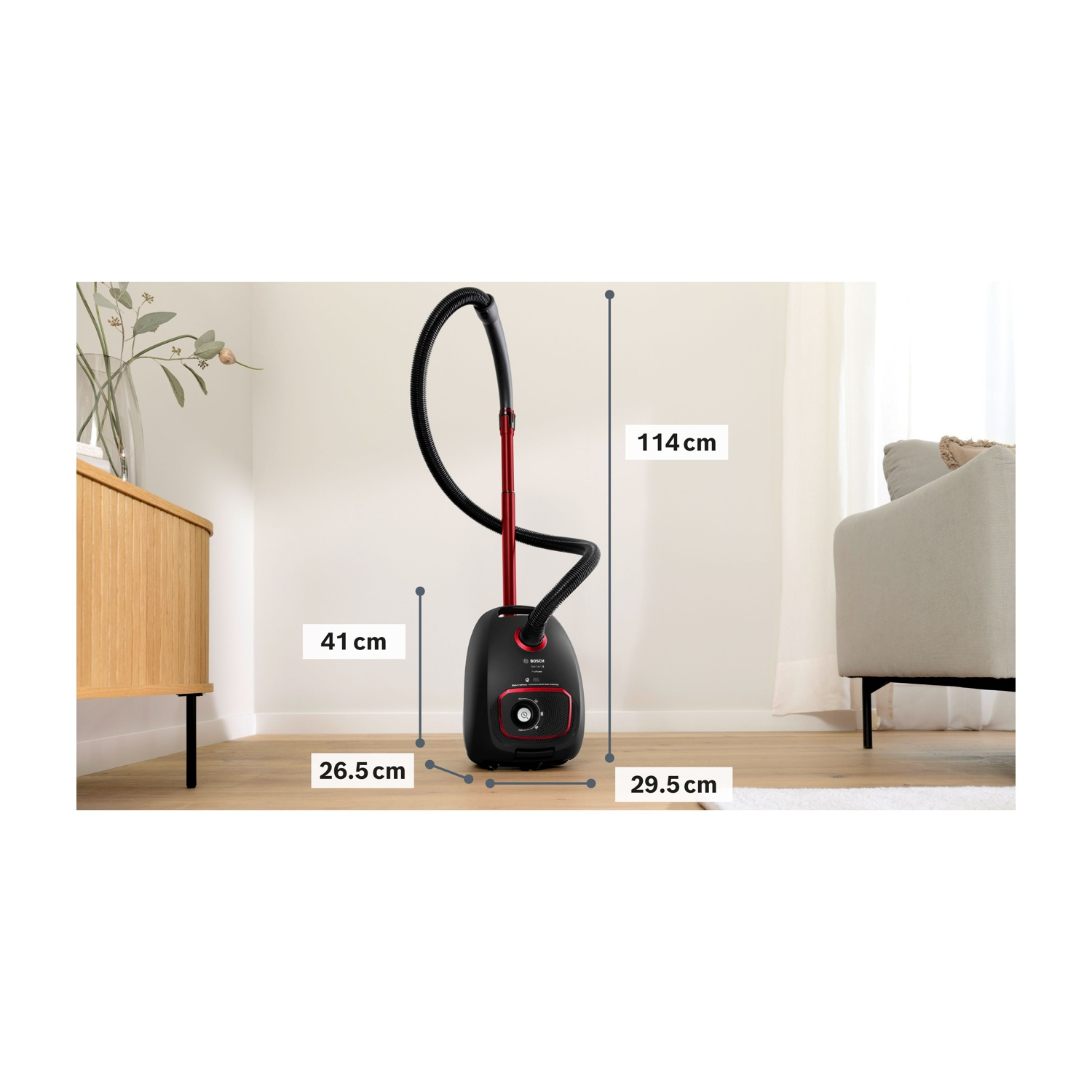 Aspirapolvere con dimensioni: 114cm altezza, 41cm larghezza, 29.5cm profondità, base 26.5cm.