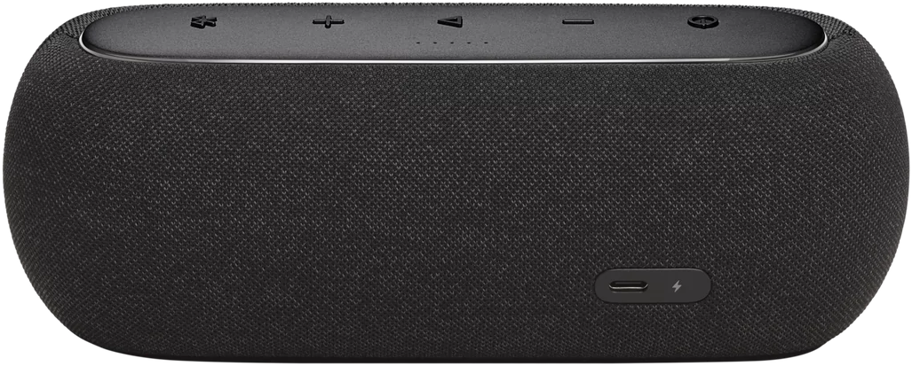 Fekete Harman Kardon hangszóró. Szürke szövetborítás és gombok a tetején. USB-C port az oldalán.