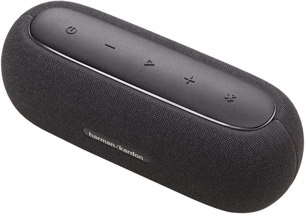 Fekete Harman Kardon hangszóró. Szürke szövetborítás és gombok a tetején. Szögletes felvétel.