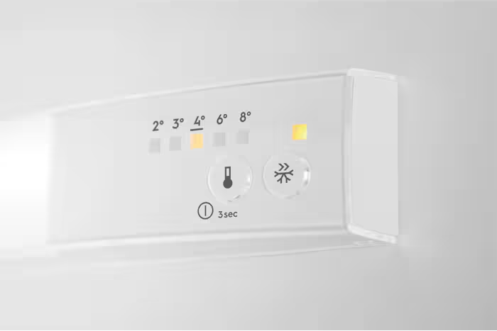 Weißes Kühlschrank-Bedienfeld mit Temperatureinstellungen und einem Schneeflockensymbol.