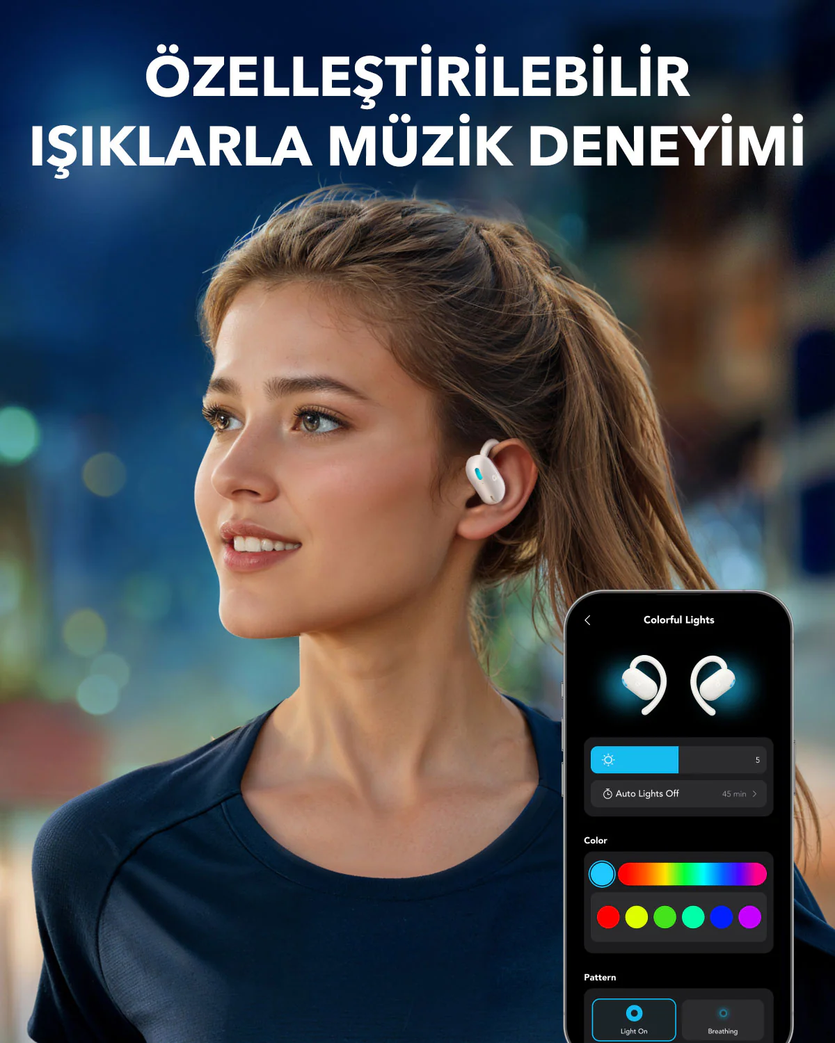 Kulaklık takan kadın, metinle: Işıklarla özelleştirilebilir müzik deneyimi. Telefon ekranı.