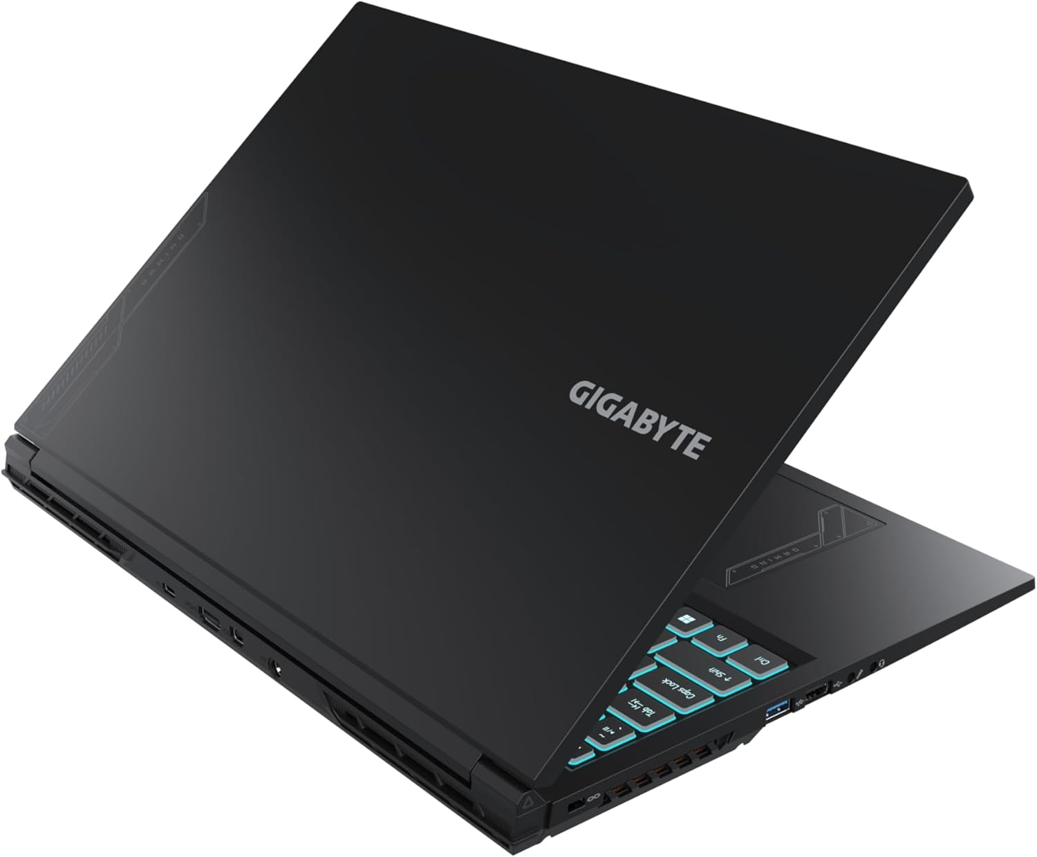 Portátil negro, ligeramente abierto. Teclado con teclas turquesas. GIGABYTE escrito.