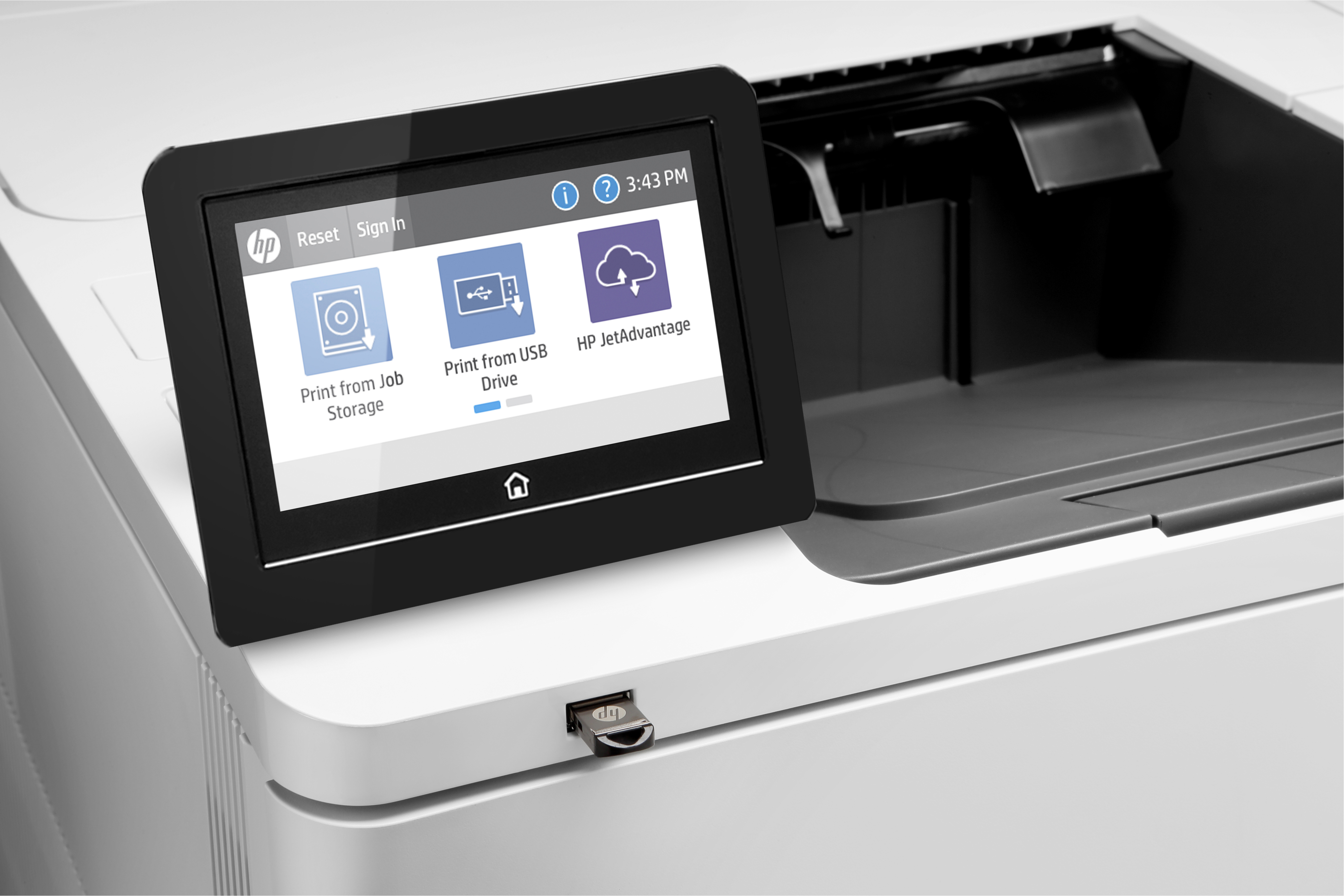 Nahaufnahme des Touchscreens eines weißen Druckers mit HP-Logo und Menüoptionen.
