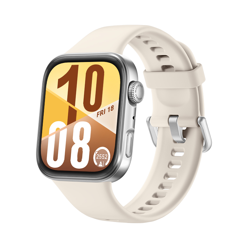 Smartwatch z kremowym paskiem, srebrną obudową i cyfrowym wyświetlaczem z godziną i datą.