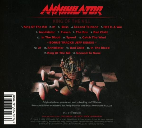 Albumcover mit einer dunklen Figur, die Schach spielt, und einer Titelliste.
