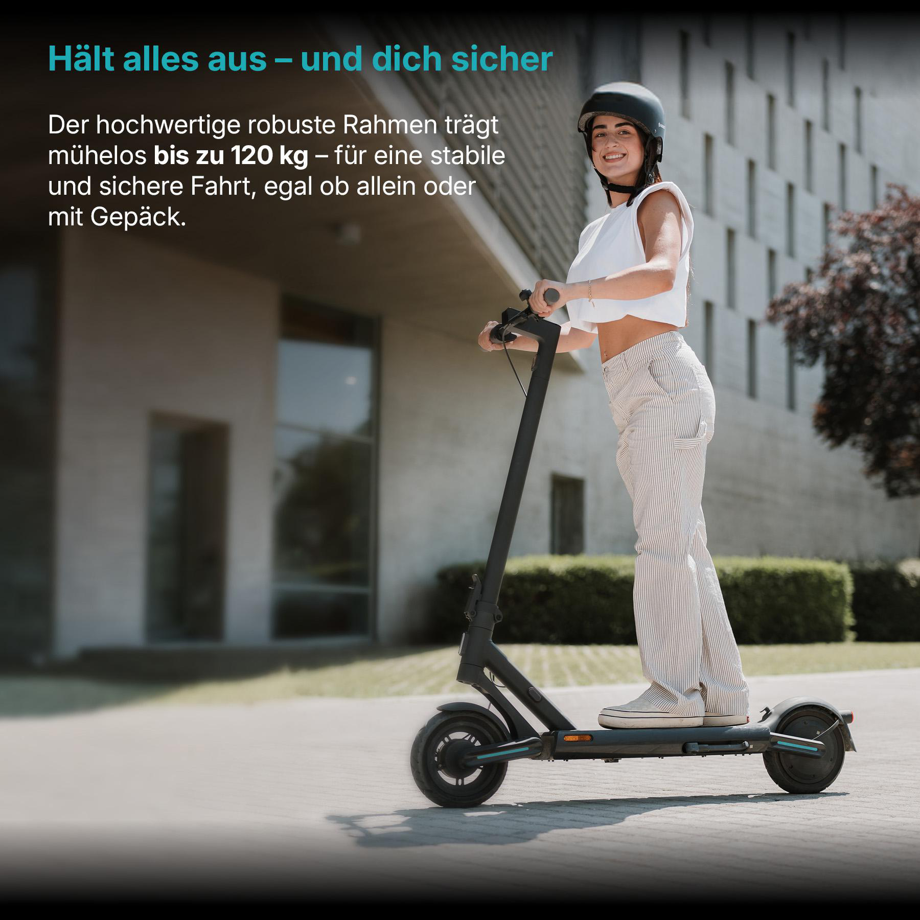 Eine weiße Überwachungskamera wird von vorne gezeigt.
