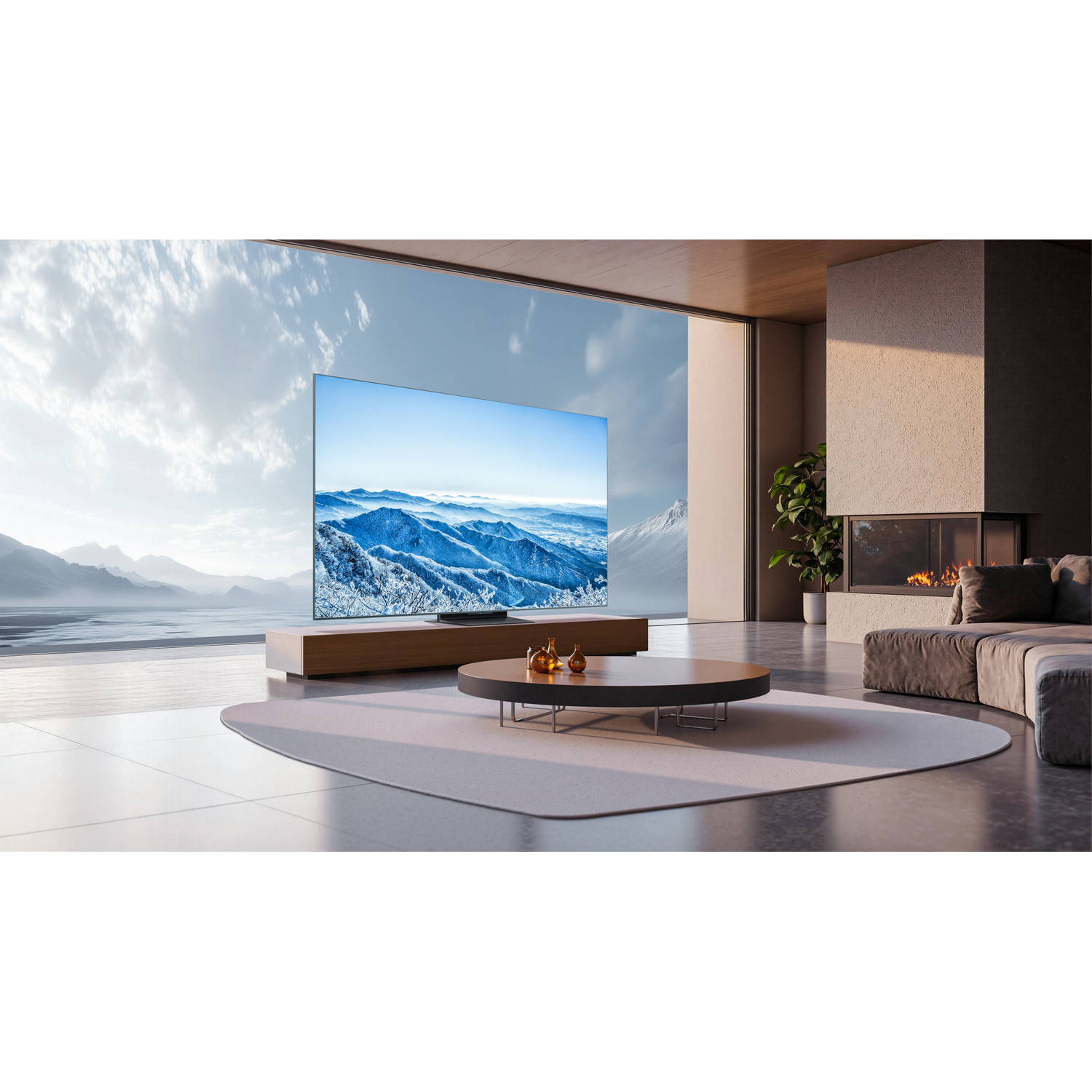 Een moderne woonkamer met een TCL tv die een besneeuwde berglandschap toont. Met een houten standaard en een rond kleed.