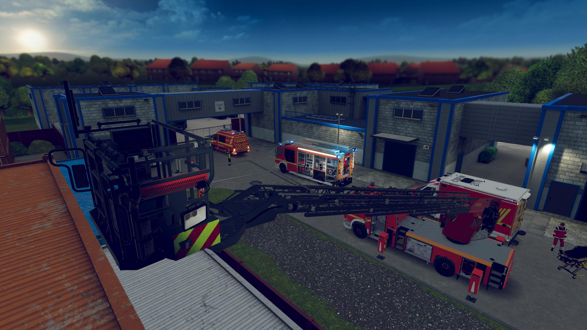 Feuerwehrwagen und ein Kran vor einer Feuerwache. Andere Lastwagen und Gebäude im Hintergrund.