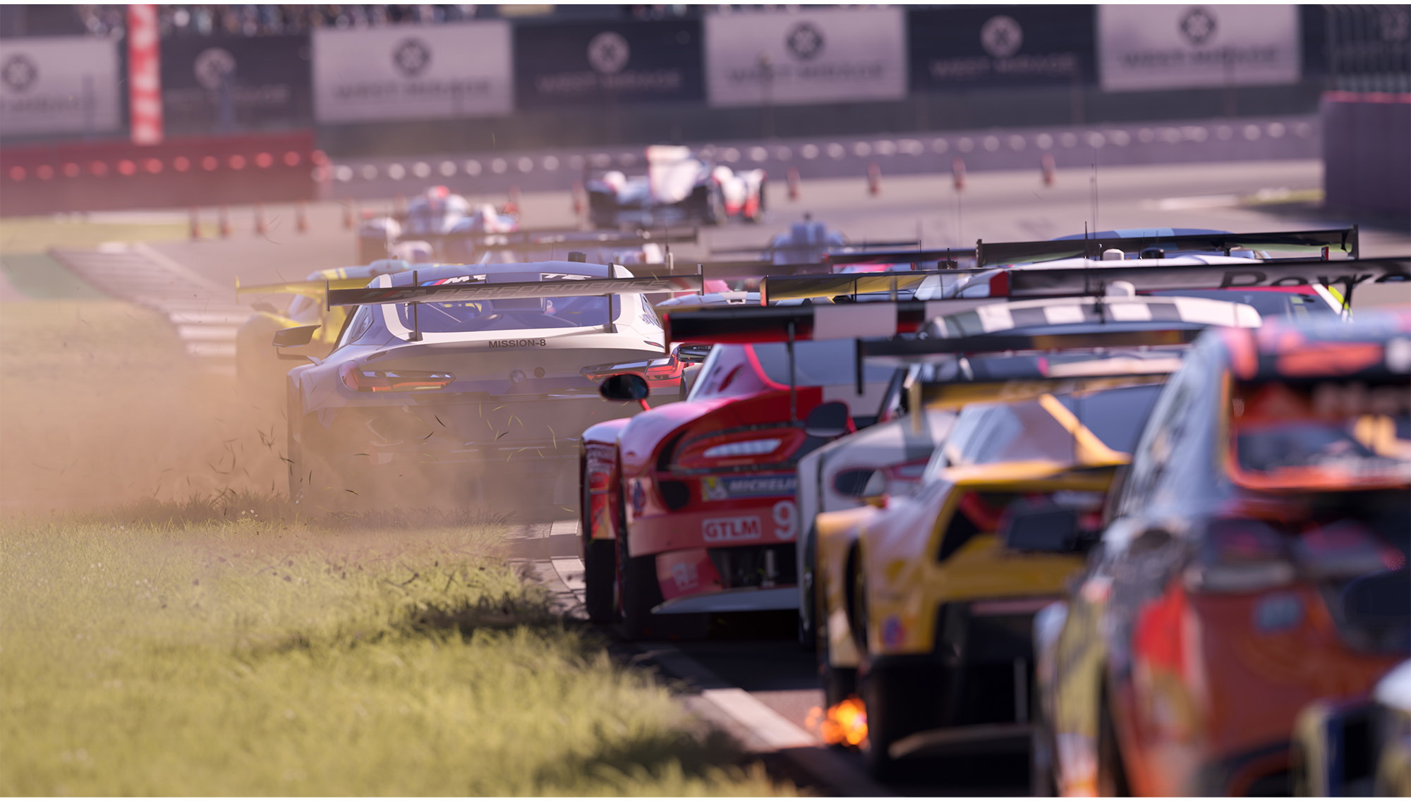 Samochody wyścigowe na torze. Samochody blisko siebie i w ruchu.