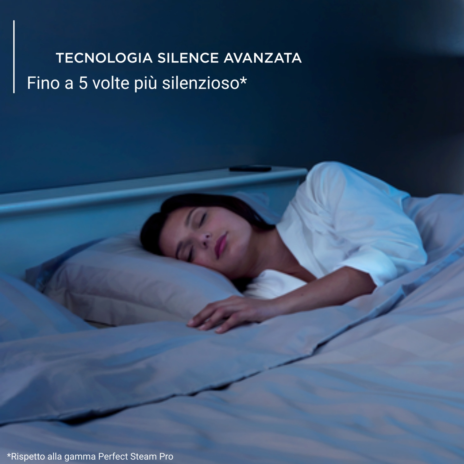 Donna che dorme a letto. Il testo menziona la tecnologia silenziosa avanzata.