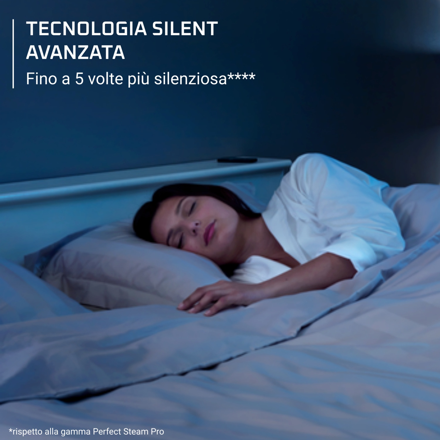 Donna che dorme a letto. Il testo menziona la tecnologia silenziosa avanzata.
