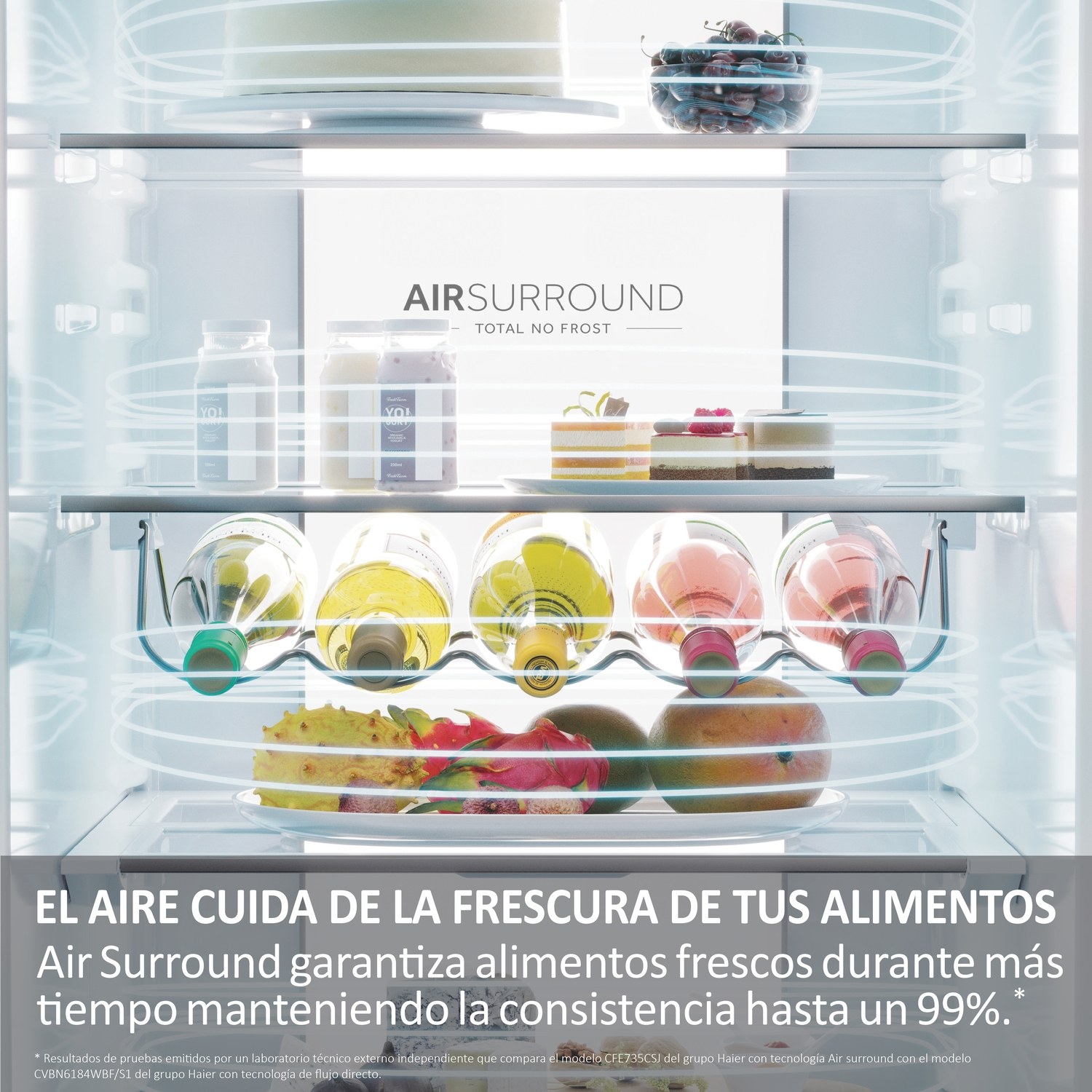 Interior de nevera con botellas, pasteles y mango. Texto AirSurround arriba.