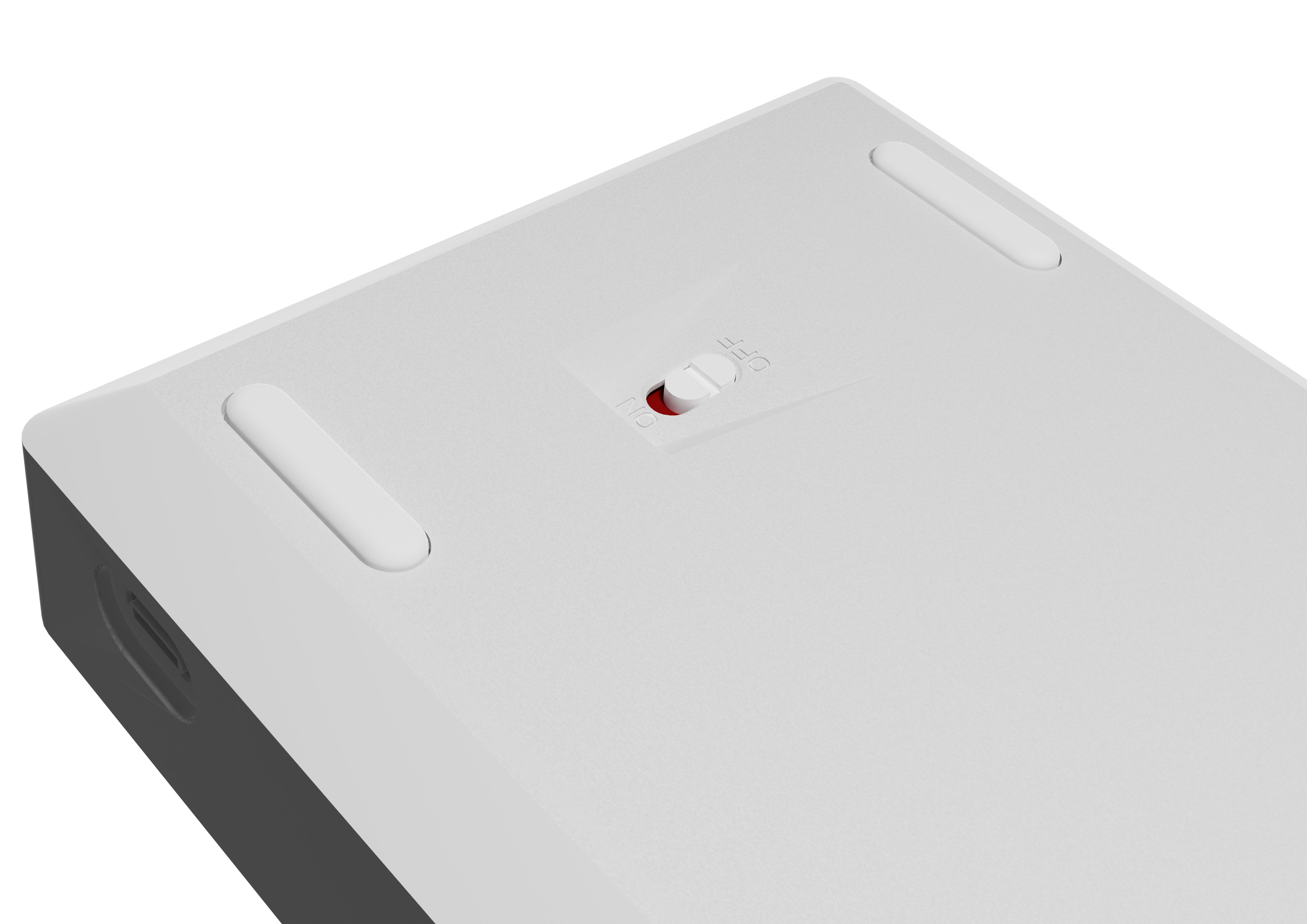 Spód białej klawiatury. Widoczne gumowe nóżki i przełącznik.