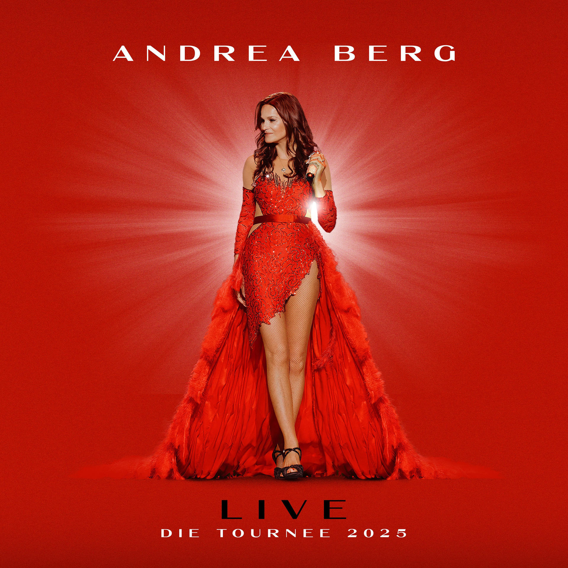 Andrea Berg in rotem Kleid mit Mikrofon auf roter Bühne. Text: 'LIVE DIE TOURNEE 2025'.