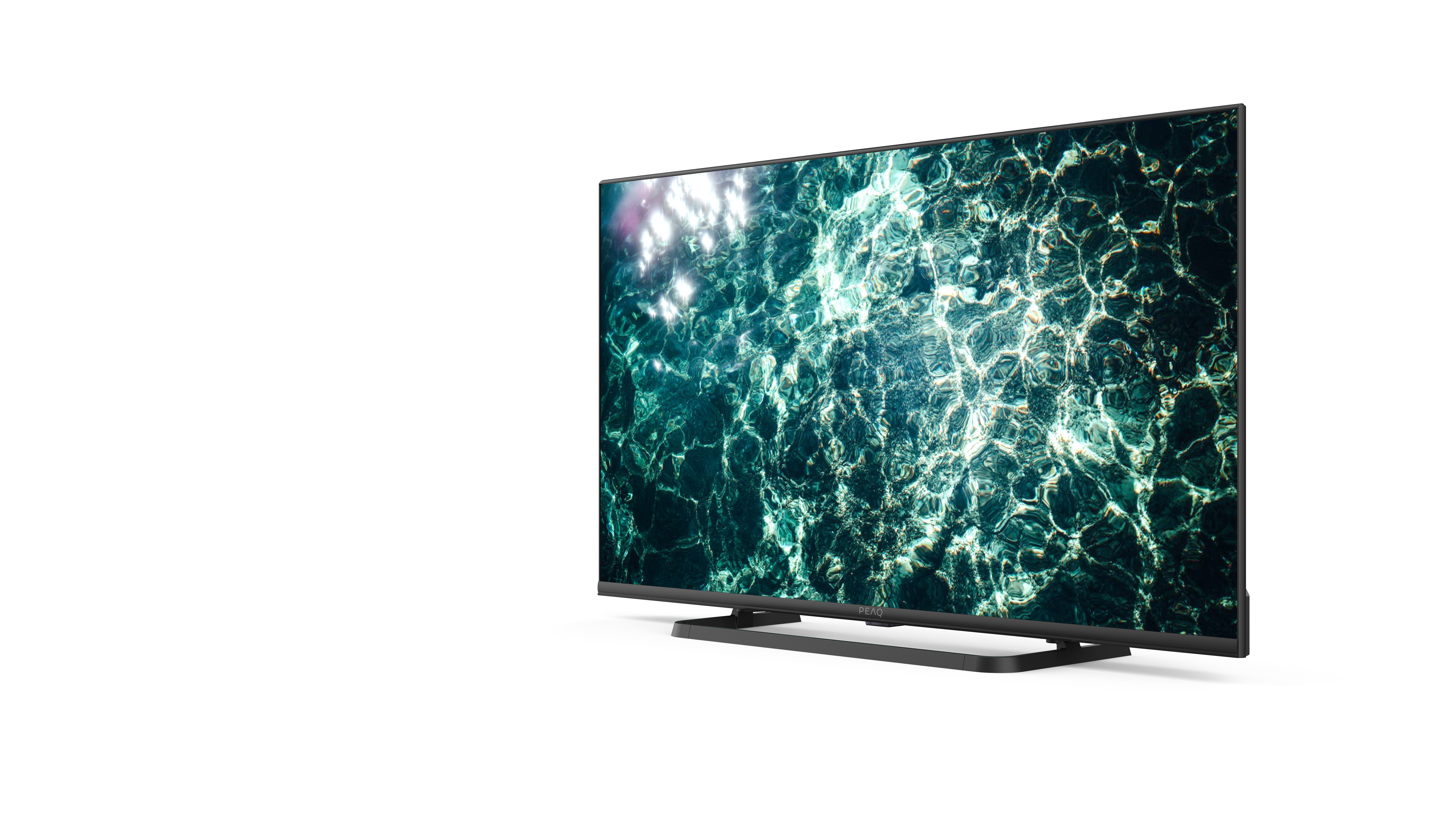 TV zeigt Wasserszene, schwarzer Rahmen, schwarzer Ständer.