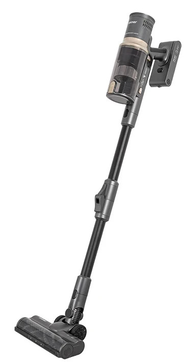 Bezprzewodowy odkurzacz z nasadkami na białym tle.