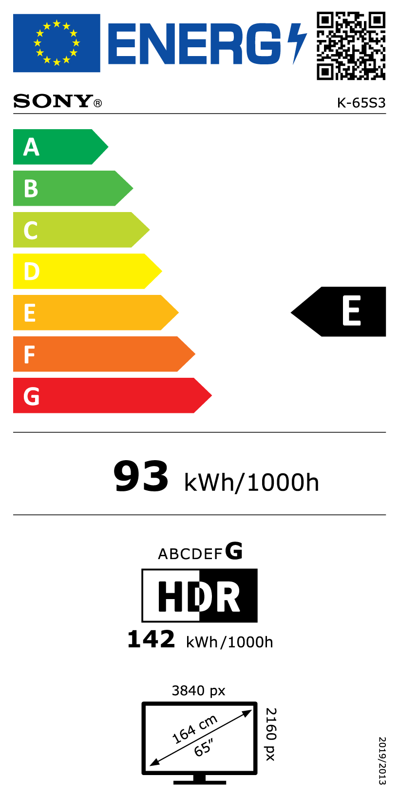 Az energiacímke az E energiahatékonysági osztályt, 93 kWh/1000h-t és 65 hüvelykes kijelzőt mutat.