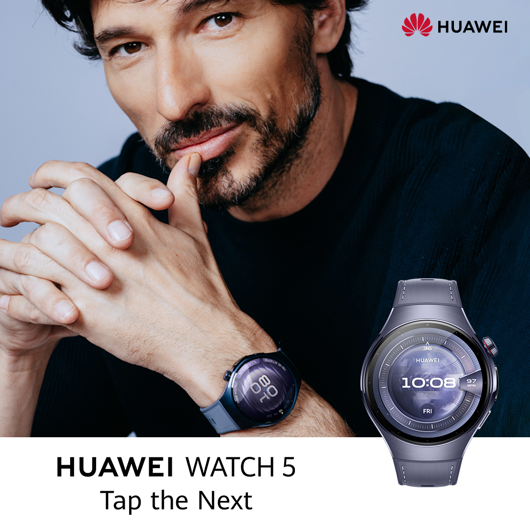 Un hombre usando un smartwatch. La esfera muestra la hora y el logo de Huawei.