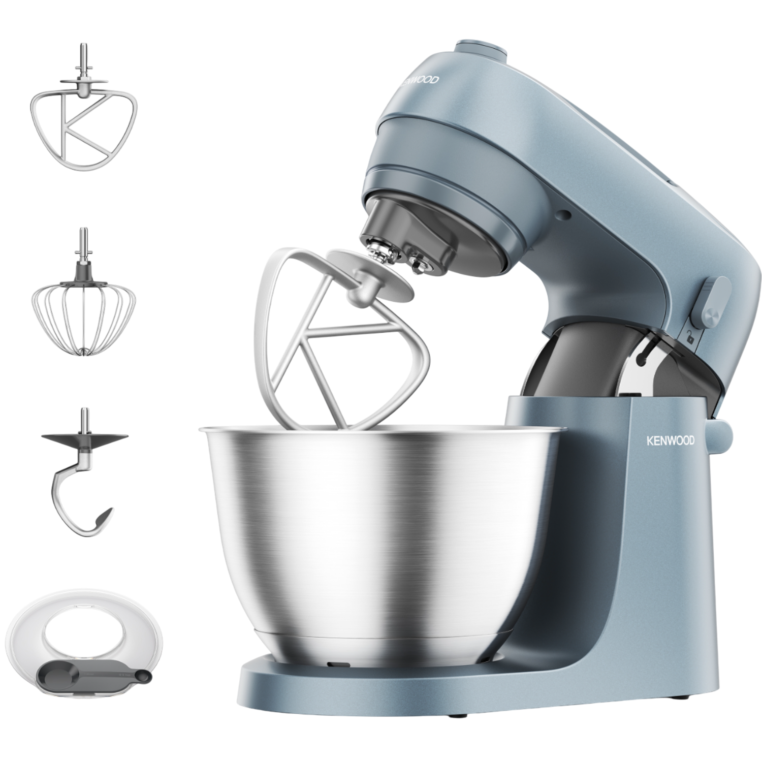 Blauwe Kenwood keukenmachine met opzetstukken. Inclusief mengkom, haak, garde en klopper. Zwarte achtergrond.
