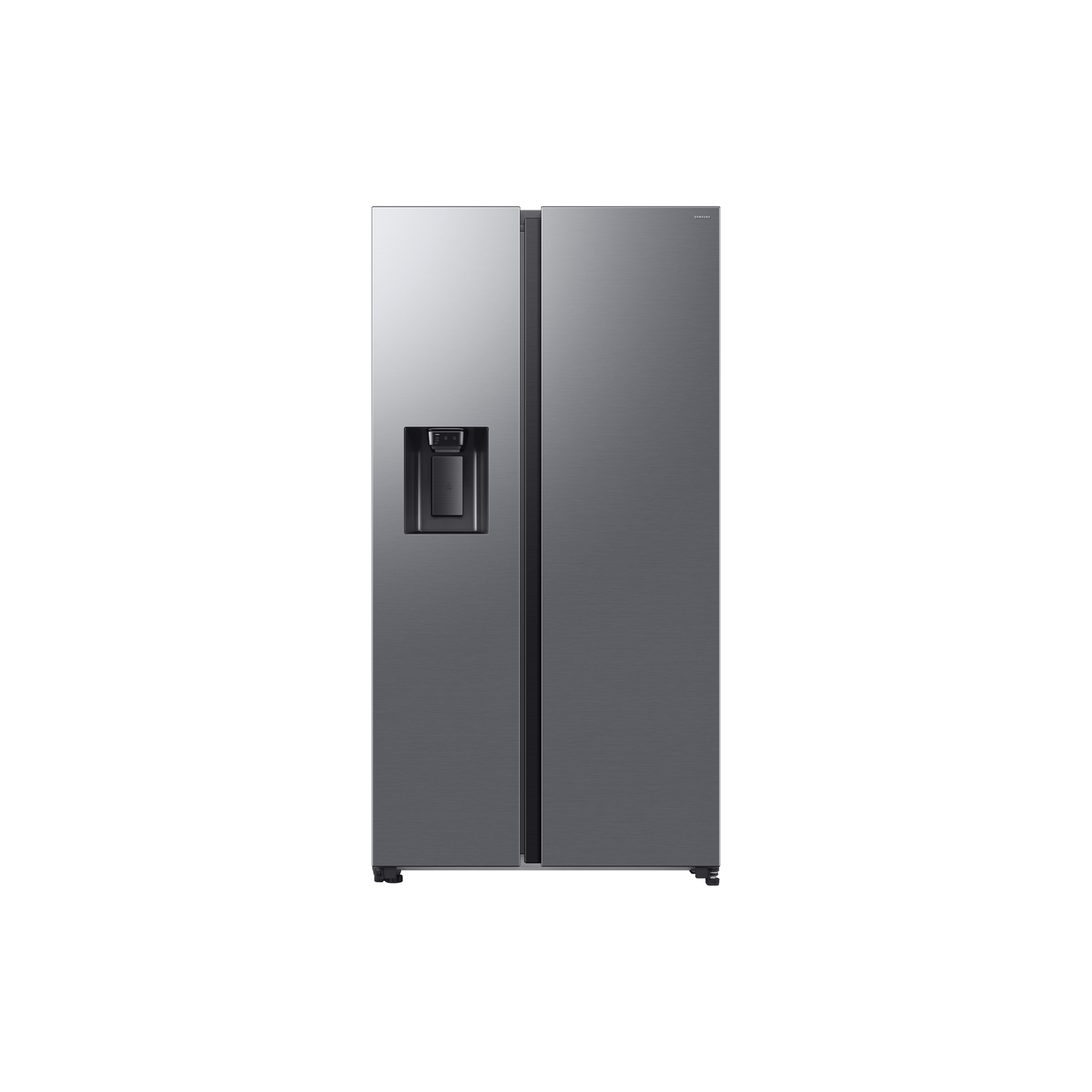 Een grijze koelkast op een zwarte achtergrond. Met een waterdispenser en een digitaal display.