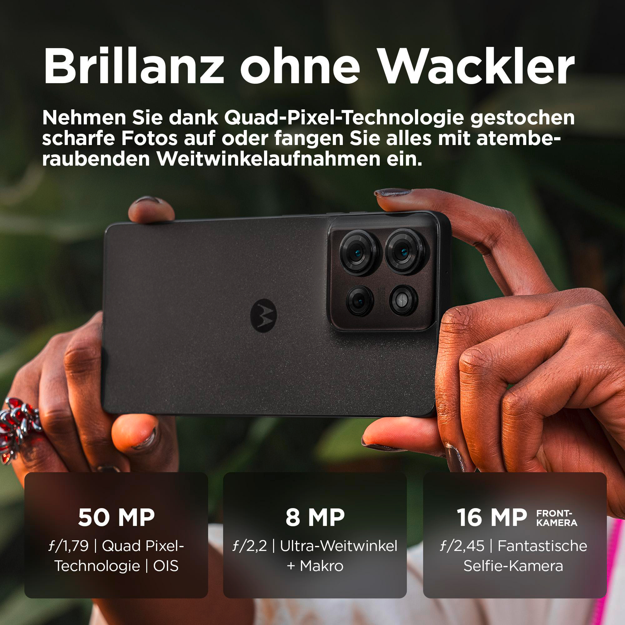 Hände halten ein schwarzes Telefon. Text zeigt 50MP, 8MP und 16MP Kamera-Spezifikationen.