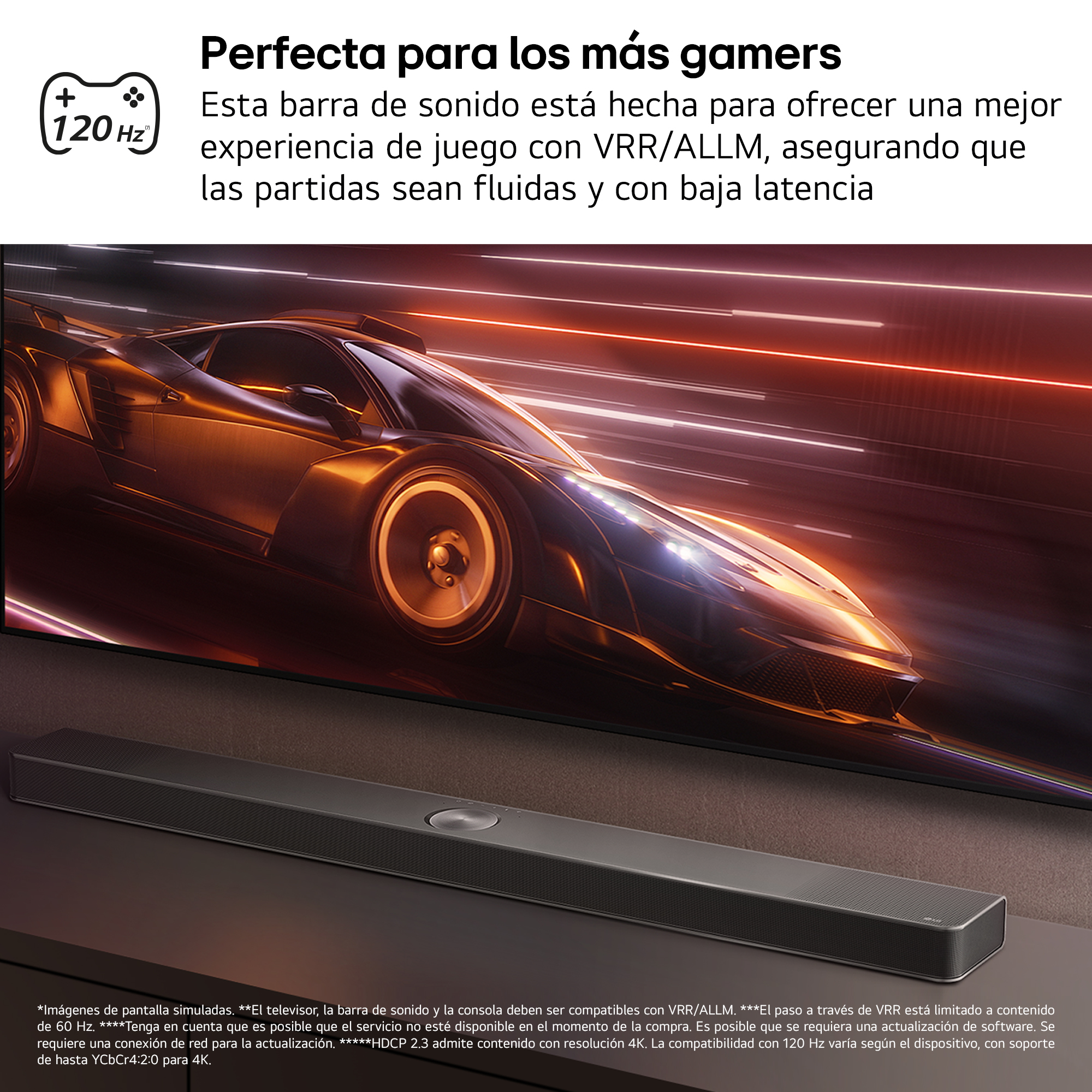 Barra de sonido negra frente a TV con escena de carreras de coches.
