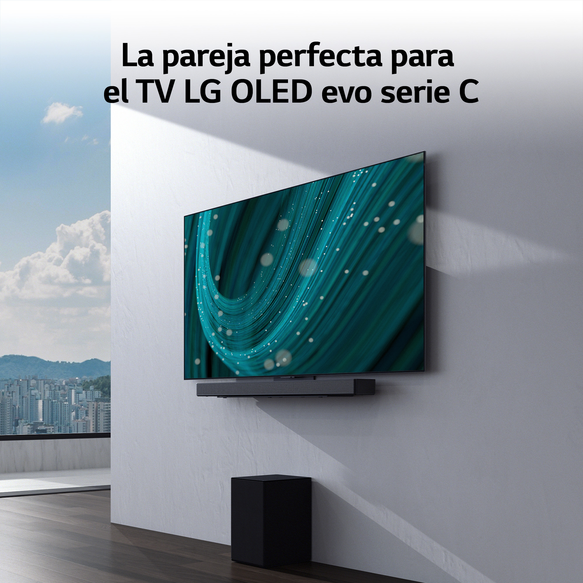 Un televisor moderno montado en una pared con una barra de sonido debajo. Un subwoofer está debajo del televisor. Pared blanca.