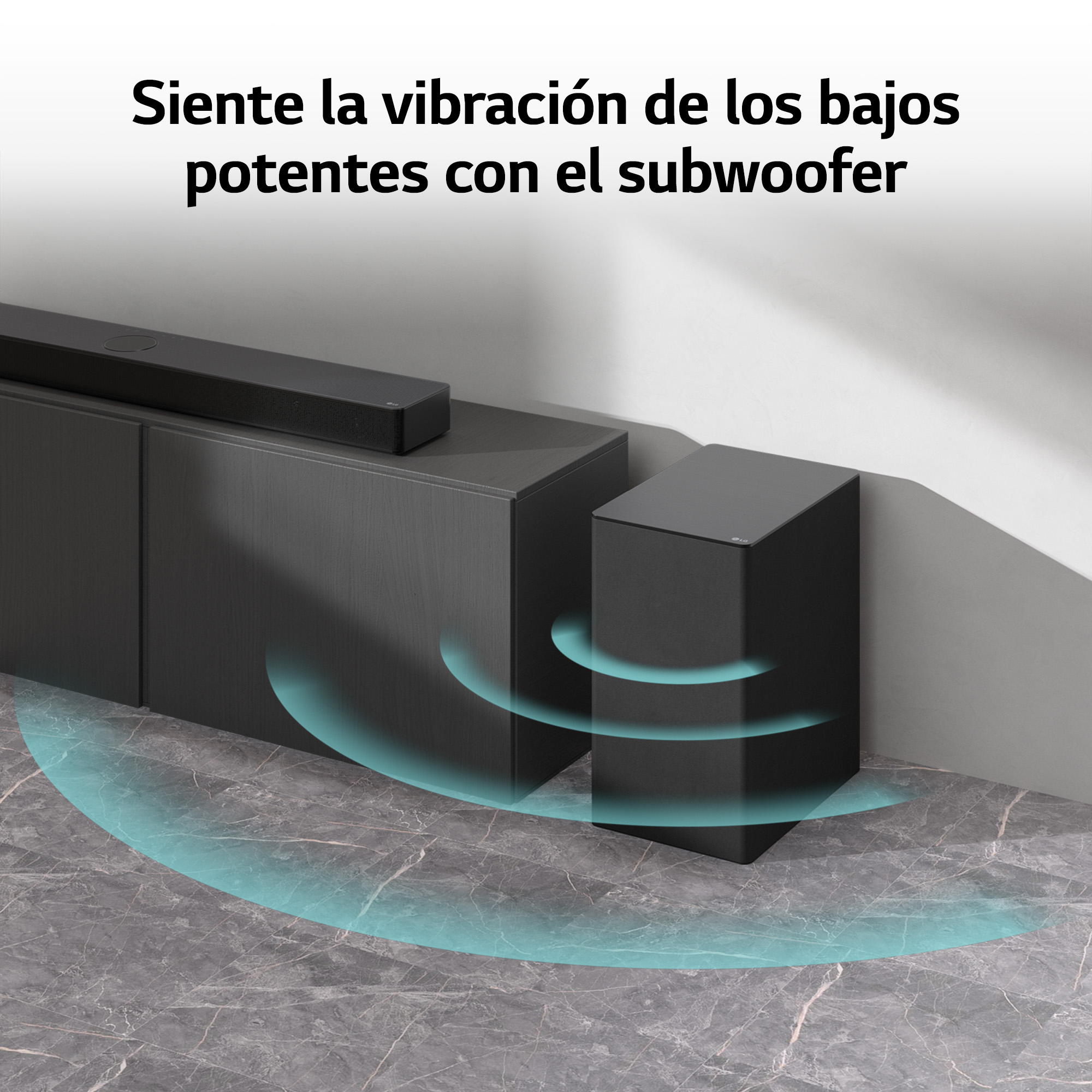 Una barra de sonido y subwoofer negros. Ondas sonoras azules emanan del subwoofer en un suelo de mármol.