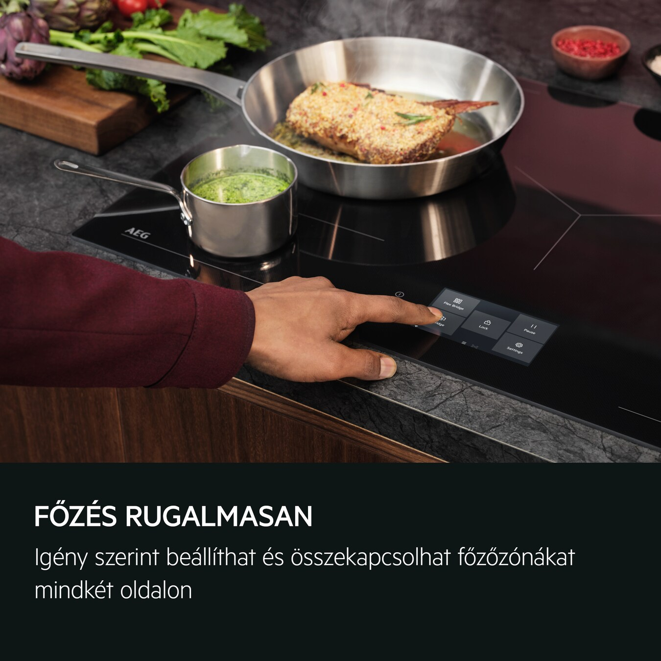 Személy keze indukciós főzőlap vezérlőit használja. Egy serpenyő étellel a főzőlapon.