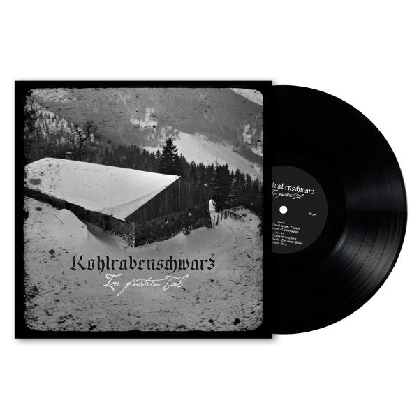 Eine schwarze Schallplatte und ein Albumcover mit einer verschneiten Landschaft und einem Gebäude im Hintergrund.
