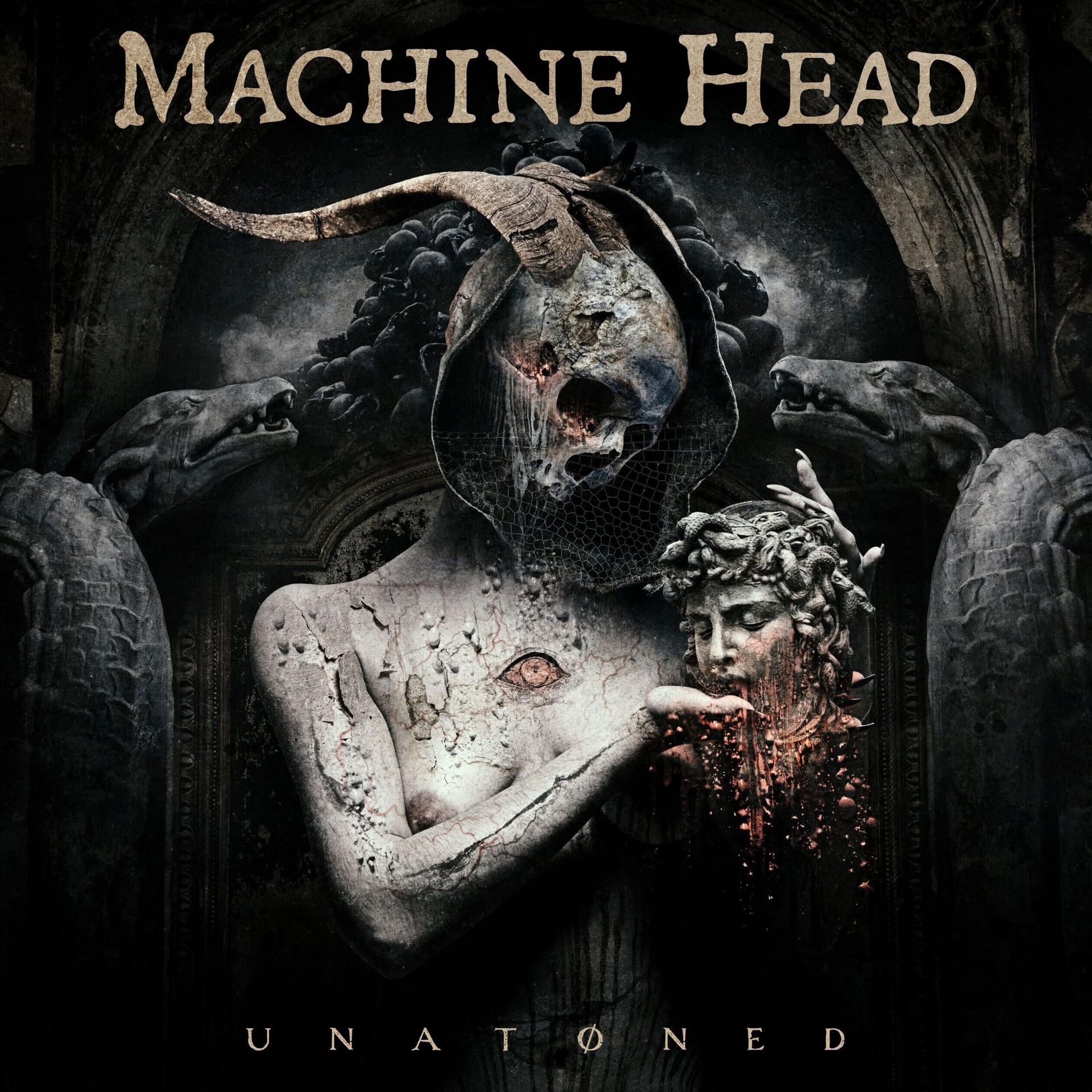 Pochette d'album avec un crâne cornu, un corps de femme et le texte 'MACHINE HEAD UNTOUNED'.