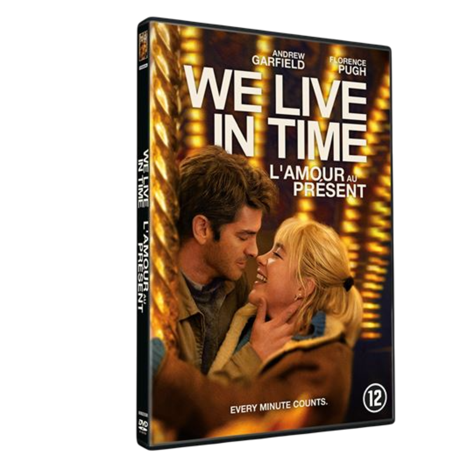 DVD-hoes. Een stel omhelst elkaar, met de titel 'We Live in Time'. Andere tekst is zichtbaar.