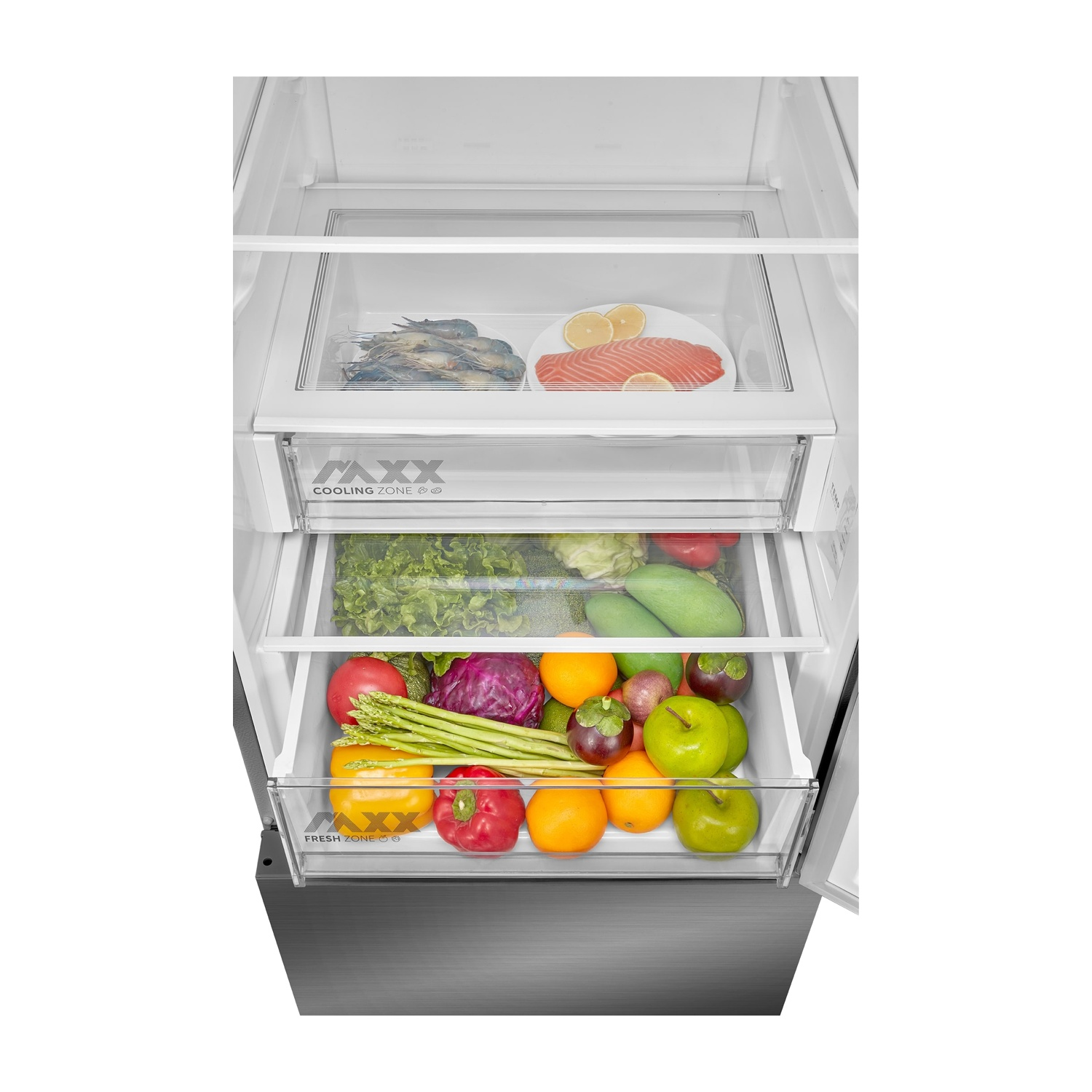 Interno del frigorifero Midea con cibo: pesce, verdure e frutta.