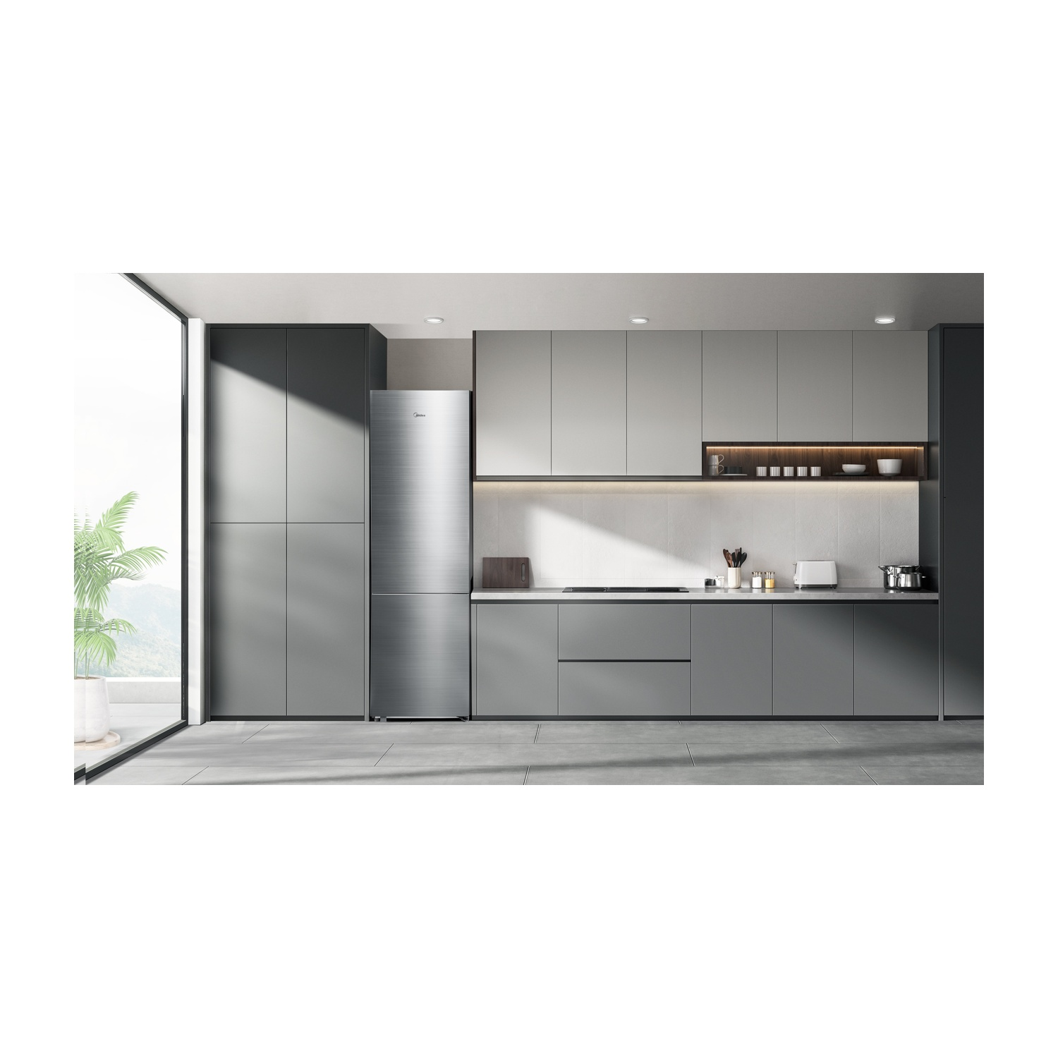Una cucina moderna con un frigorifero in acciaio inossidabile, armadi grigi e una grande finestra.