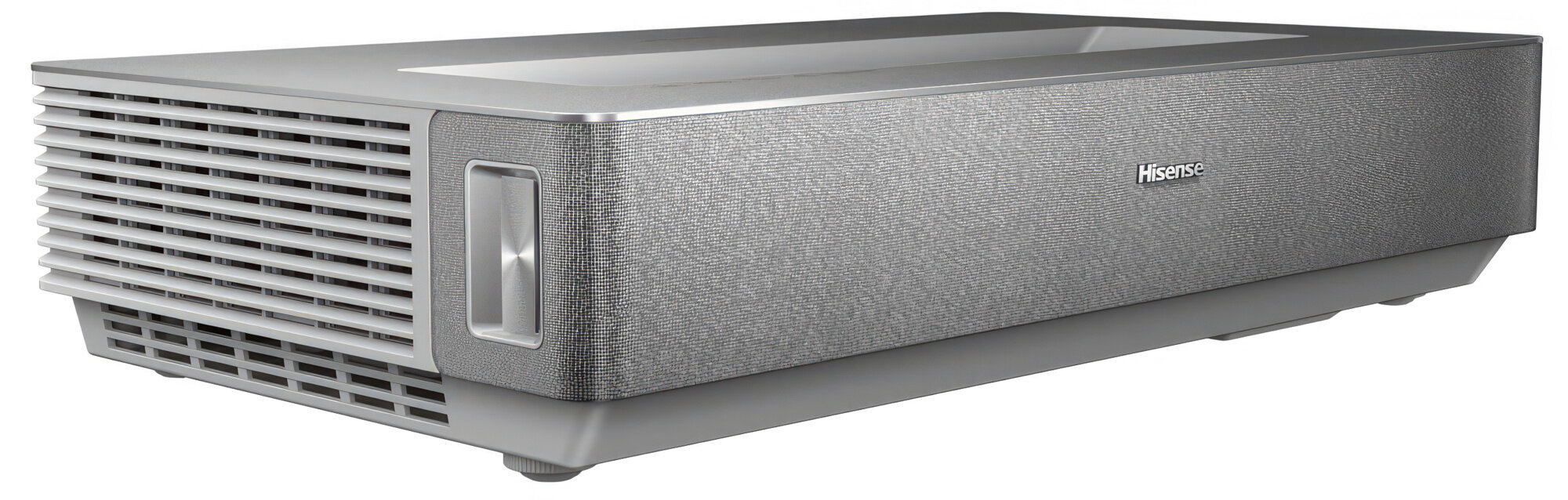 Srebrny projektor Hisense, widok z boku, materiałowy przód i biała wentylacja.