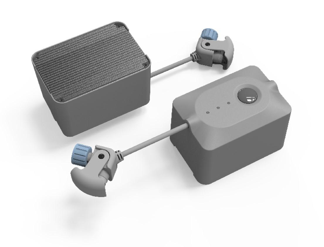 Zwei graue elektronische Geräte, eines mit Gitteroberseite, verbunden mit grauen Armen mit blauen Knöpfen, vor weißem Hintergrund.