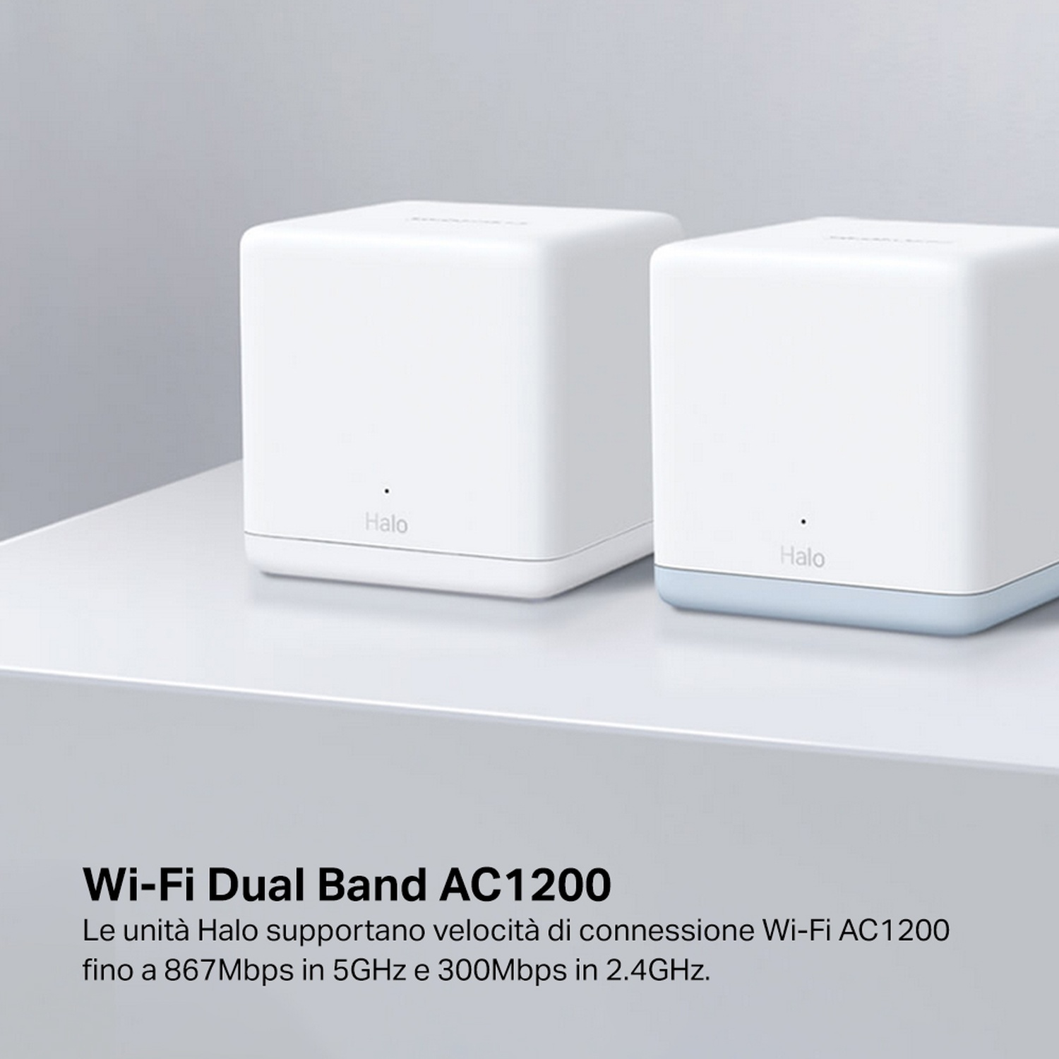 Due unità mesh Wi-Fi bianche appoggiate su una superficie. Le unità sono quadrate con un piccolo punto.