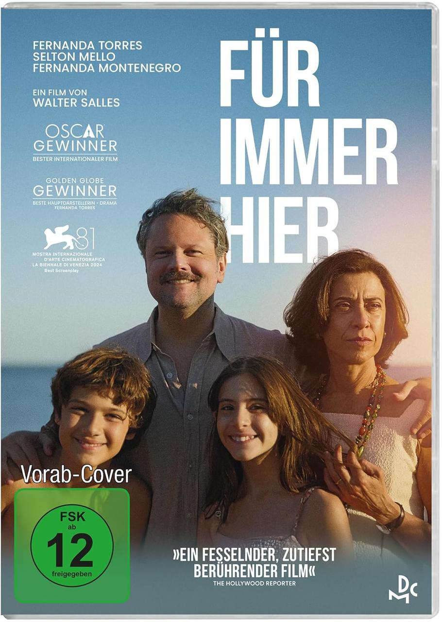 Filmcover mit einer vierköpfigen Familie. Der Titel ist auf Deutsch. Das Cover hat Auszeichnungen und ein Rating-Label.